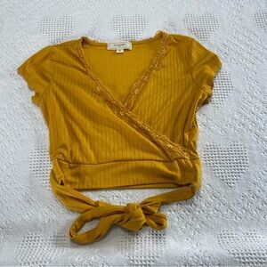 🍓No Comment Yellow Wrap Crop Top (S)
